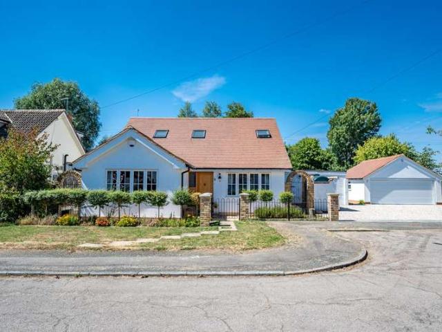 Farm for sale in Roundbush Green, Duton Hill