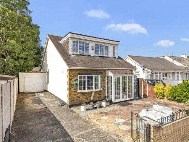 Cottage for sale in London Borough of Havering, Greater London