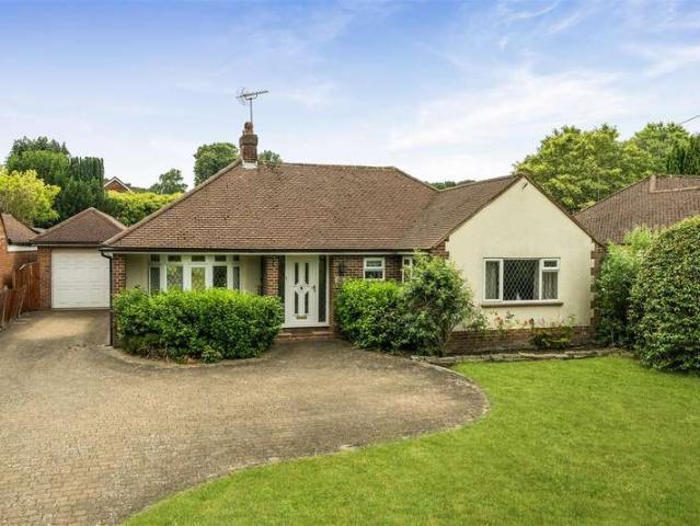 Cottage for sale in Finchampstead