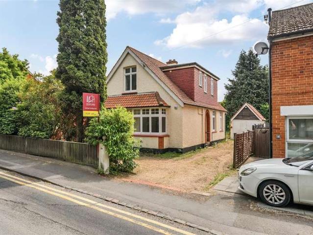 Cottage for sale in Buckler's Park, Crowthorne