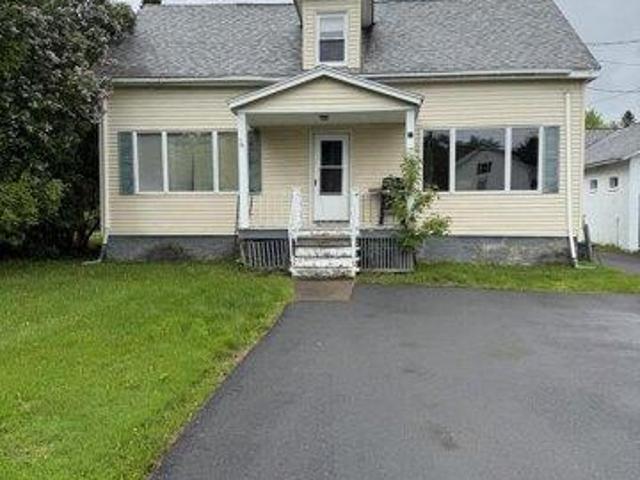 House for sale in Champlain