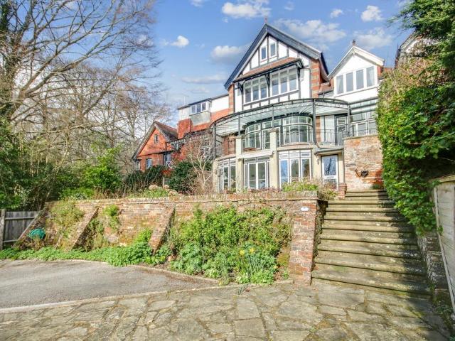 House for sale in Hillview, Surrey