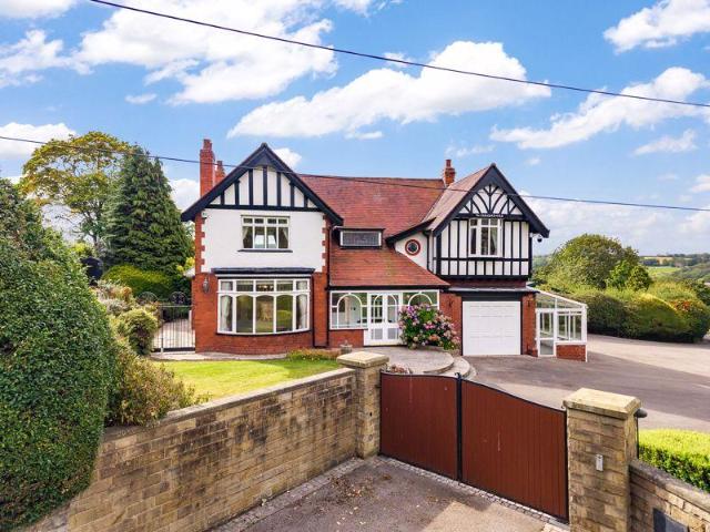 House for sale in Roby Mill, Lancashire
