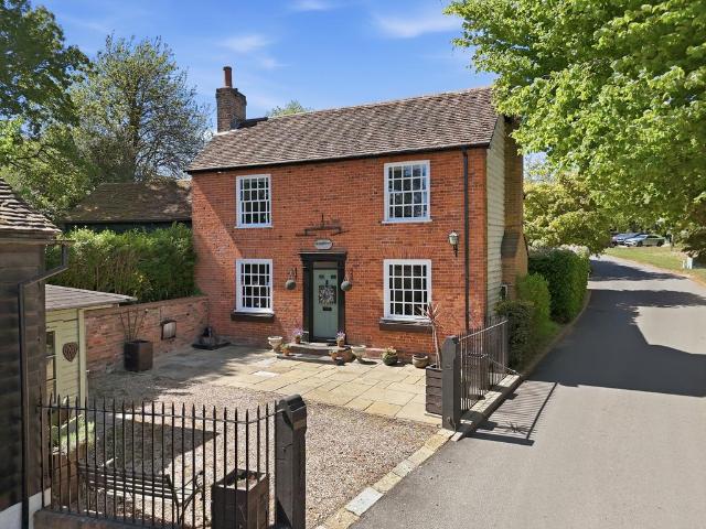 House for sale in Five Acres, Hertfordshire