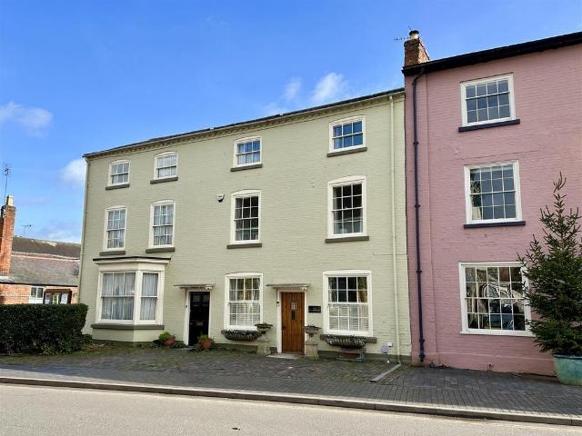 House for sale in Alderminster, Warwickshire
