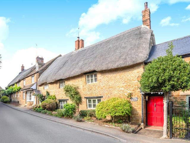 House for sale in Evershot, Oxfordshire