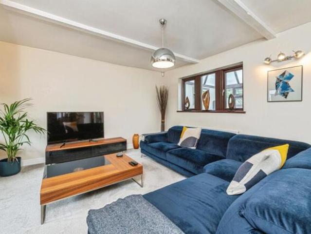 House for sale in Huddersfield, Kirklees