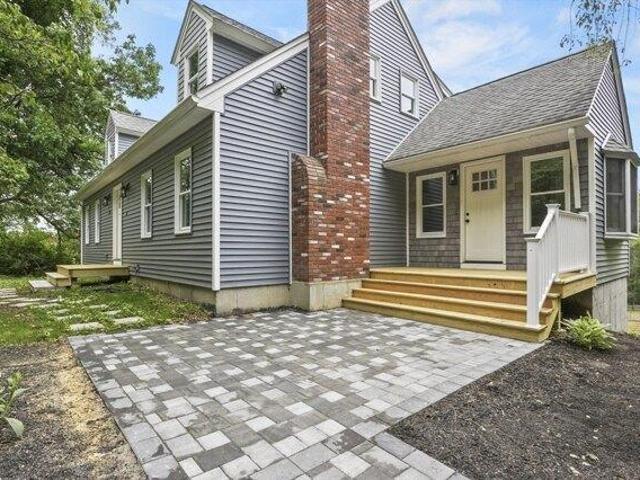 House for sale in Charlton
