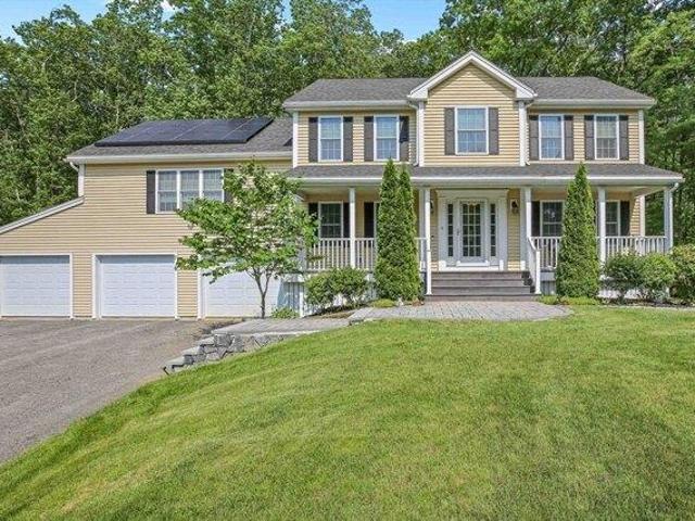 House for sale in Charlton