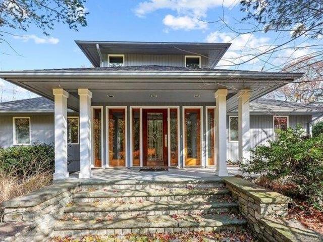 House for sale in Cheshire, Connecticut