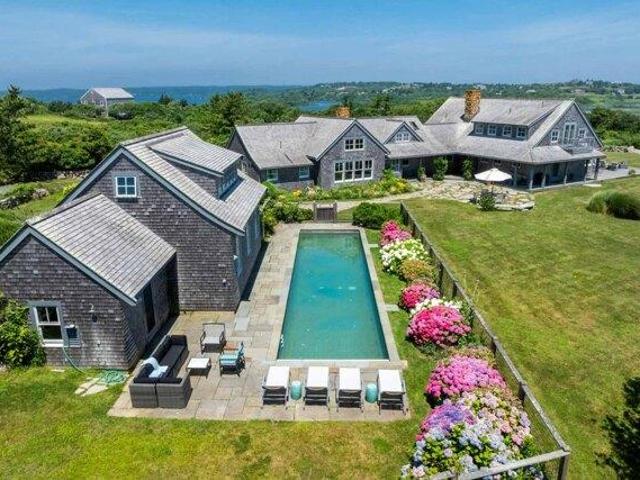House for sale in Nashaquitsa, Chilmark