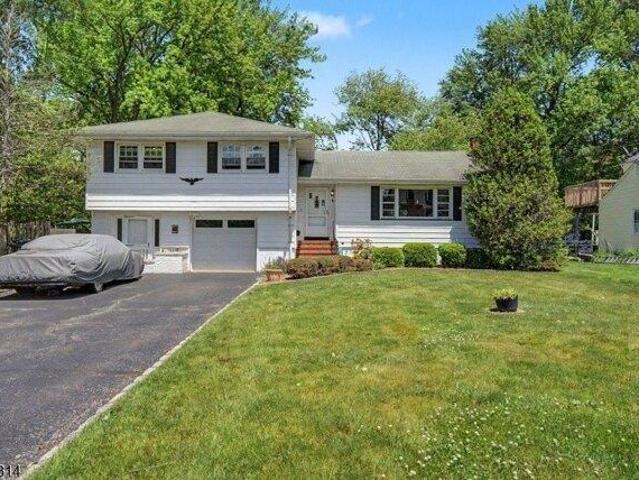 House for sale in Clark, New Jersey