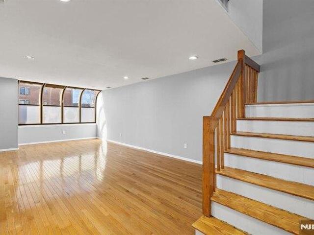 Condo for sale in Cliffside Park, New Jersey