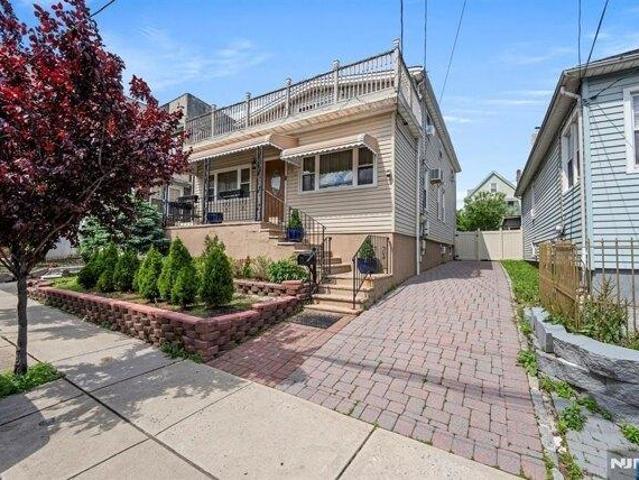 House for sale in Cliffside Park House for sale in Cliffside Park