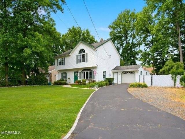 House for sale in Avenel, New Jersey