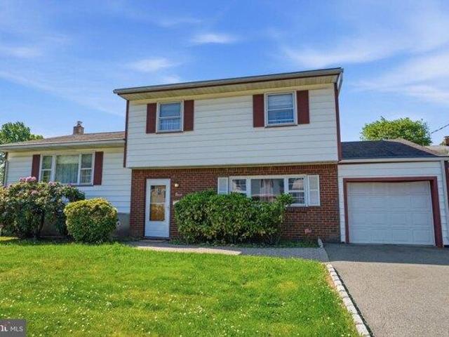 House for sale in Lynn Woodoaks, Woodbridge Township