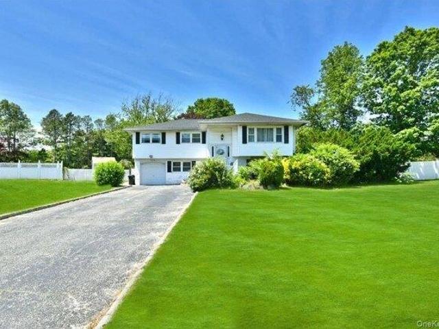 House for sale in Smithtown, New York