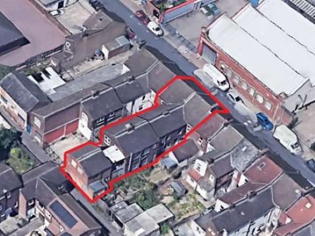 Cottage for sale in Spring Park, Luton