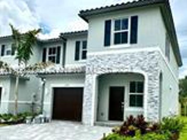 Townhouse for rent in Coral Springs