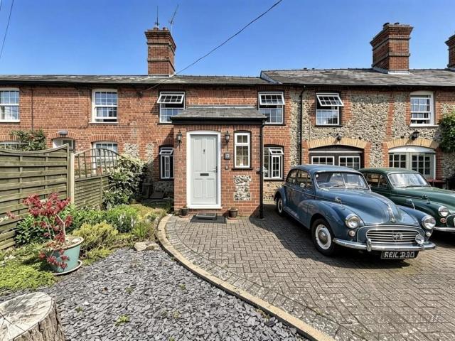 House for sale in Chipping Hill, Essex