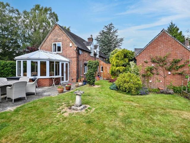 House for sale in Froggatt, East Midlands