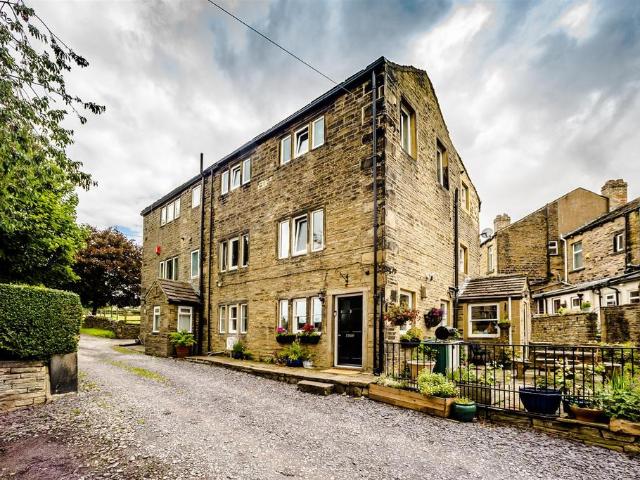 House for sale in Lower Wyke, West Yorkshire