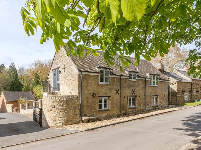 House for sale in Evershot, Oxfordshire
