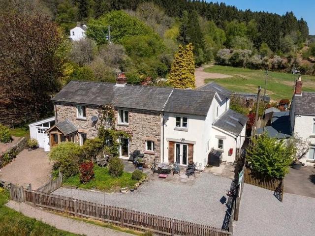 House for sale in Bromsberrow Heath, Gloucestershire