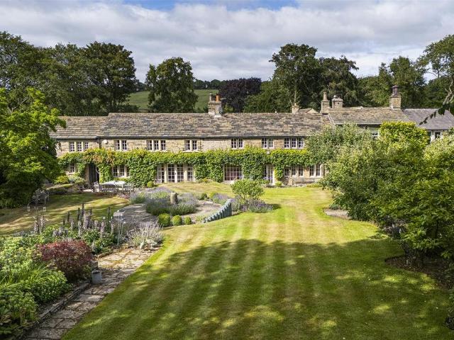 House for sale in Lascelles Hall, Kirkburton