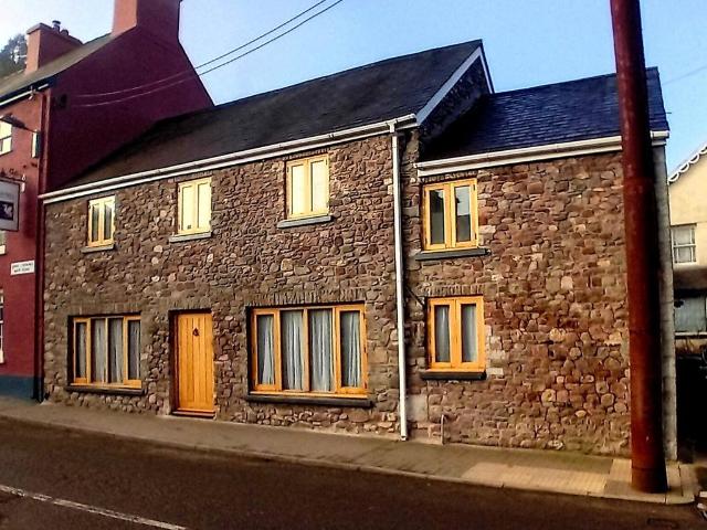 House for sale in Llangadog