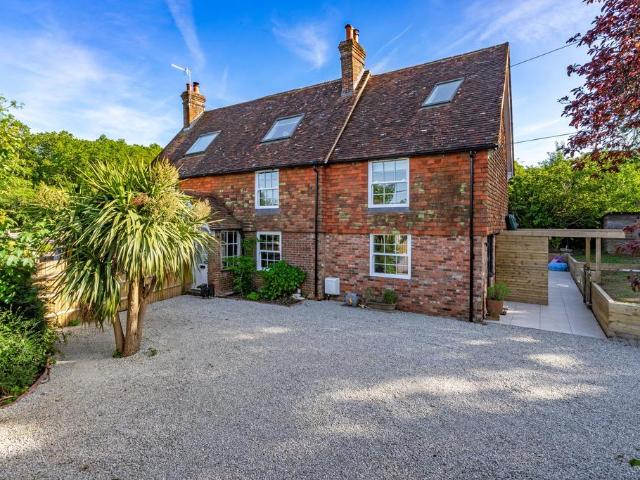 House for sale in Wallcrouch, Heathlands