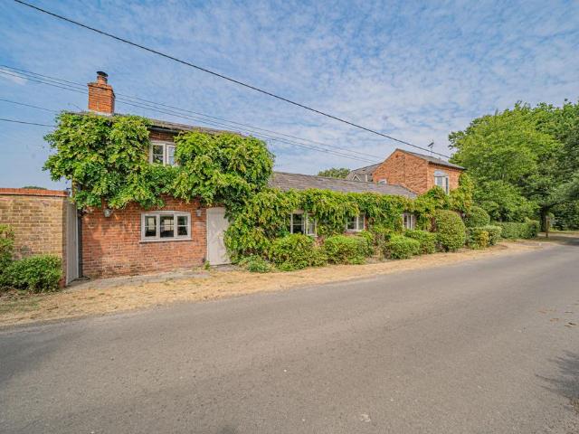 House for sale in Green Close, West Midlands