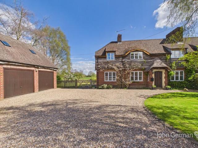 House for sale in Froggatt, East Midlands