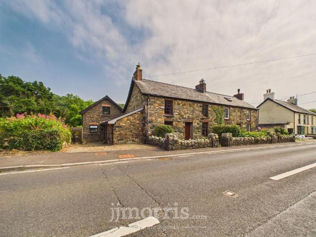 House for sale in Dinas Cross
