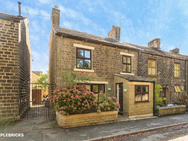 House for sale in Shirebrook Park, Charlesworth