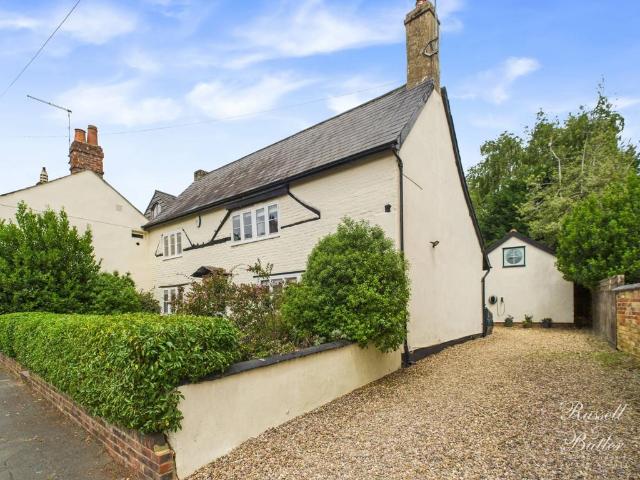 House for sale in Maids' Moreton, Buckinghamshire