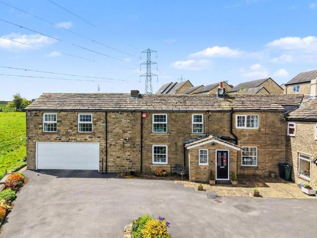 House for sale in Lindley, West Yorkshire