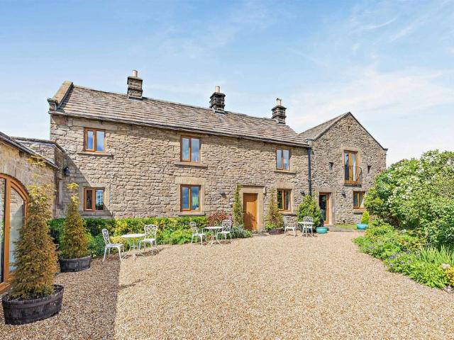 House for sale in Froggatt, East Midlands