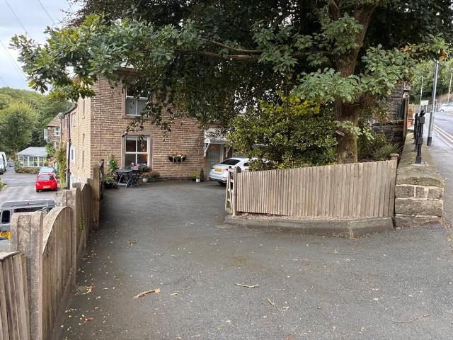 House for sale in Saddleworth, Pendock