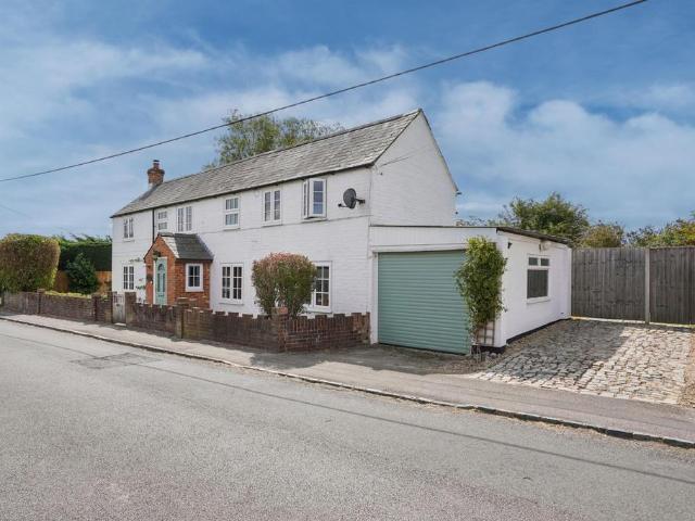 House for sale in Oakley