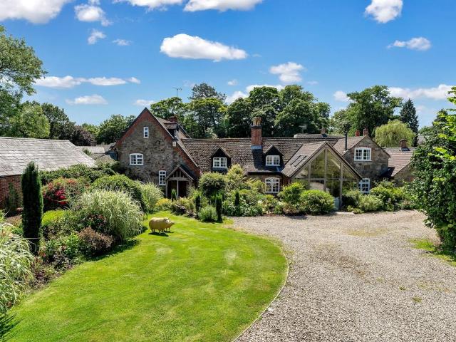 House for sale in Elmfield, Leicestershire