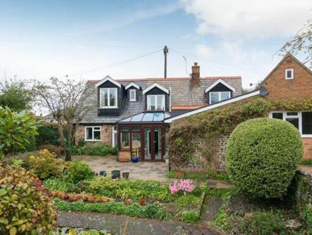 House for sale in Upton, Acol