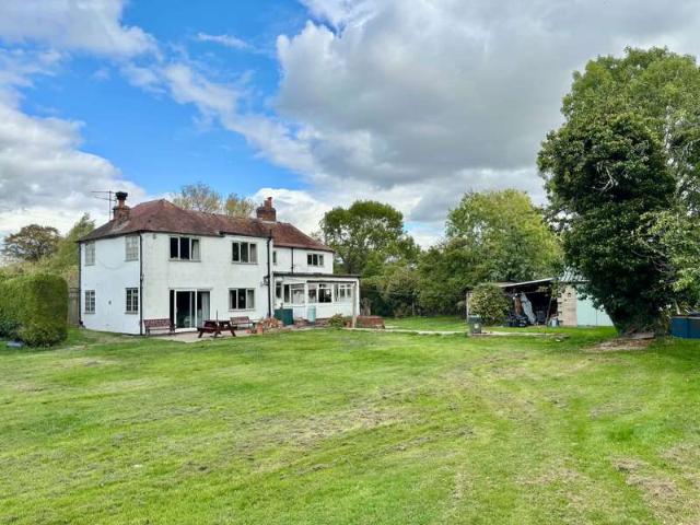 Cottage for sale in Midgham, West Berkshire