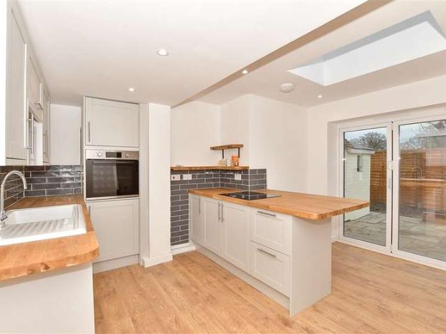 Cottage for sale in Bridgefield, Kent