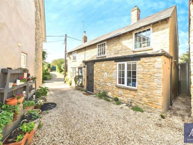 Cottage for sale in Syresham, Northamptonshire
