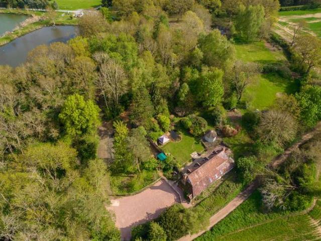Cottage for sale in Leigh, Forthampton