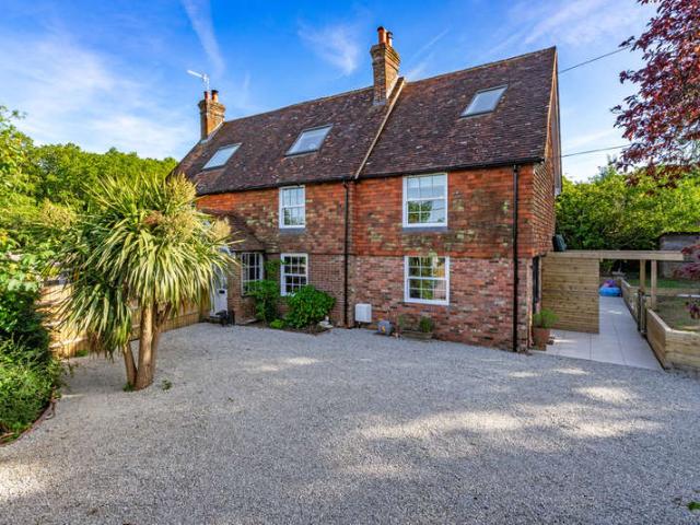 Cottage for sale in Wallcrouch, Heathlands