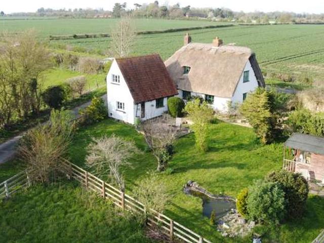 Cottage for sale in Stone with Bishopstone and Hartwell, Buckinghamshire