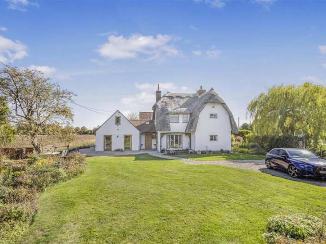 Cottage for sale in Duton Hill, Essex