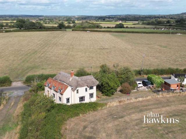 Cottage for sale in Bushton, Wiltshire